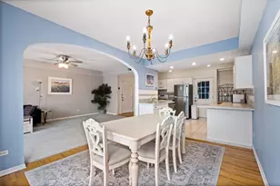 7631 N Bosworth Ave, Chicago, IL 60626 - Photo 8