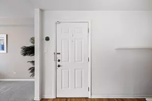 7631 N Bosworth Ave, Chicago, IL 60626 - Photo 2