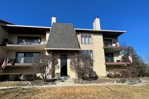 9169 Del Prado Dr, Palos Hills, IL 60465 - Photo 2
