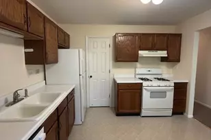 151 Brookston Dr, Schaumburg, IL 60193 - Photo 2