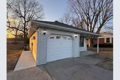 908 N Johnson Street, Marion, IL 62959 - Photo 2