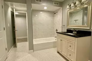 1721 W Bryn Mawr Ave, Chicago, IL 60660 - Photo 22