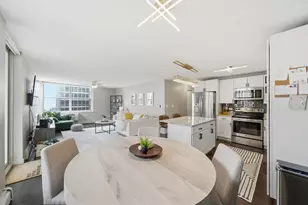 3033 N Sheridan Rd, Chicago, IL 60657 - Photo 6