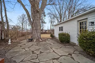 611 Vale St, Bloomington, IL 61701 - Photo 32