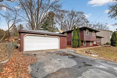 2810 Brentwood Lane, McHenry, IL 60050 - Photo 2