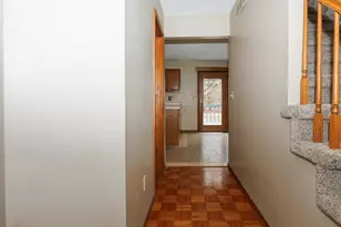 2112 Parker Ave, Bloomington, IL 61701 - Photo 2