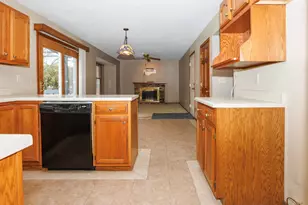 2112 Parker Ave, Bloomington, IL 61701 - Photo 6