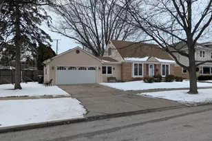 912 N Chicago Ave, Arlington Heights, IL 60004 - Photo 1