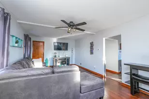 284 N Clinton Ave, Bradley, IL 60915 - Photo 8