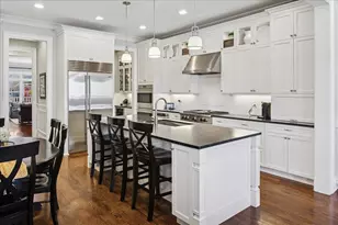 2908 N Seeley Ave, Chicago, IL 60618 - Photo 10