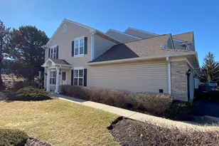 513 Windham Cove Dr, Crystal Lake, IL 60014 - Photo 2