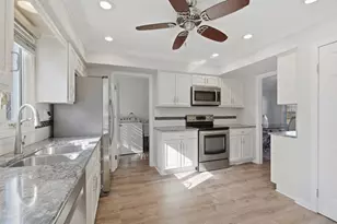 321 Bittersweet Ct, Schaumburg, IL 60193 - Photo 12