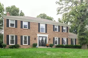 321 Bittersweet Ct, Schaumburg, IL 60193 - Photo 2