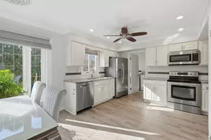 321 Bittersweet Ct, Schaumburg, IL 60193 - Photo 10