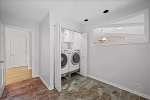 2802 Wedgewood Dr, Naperville, IL 60565 - Photo 4