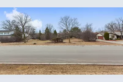 46 Kingston Drive, Oak Brook, IL 60523 - Photo 1