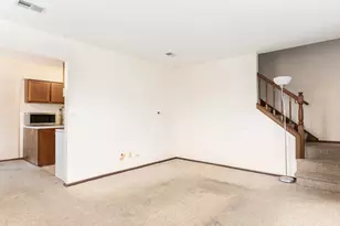 703 Shaw Ct, Schaumburg, IL 60194 - Photo 4