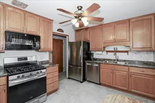 1335 Gentry Rd, Hoffman Estates, IL 60169 - Photo 12