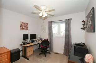 1335 Gentry Rd, Hoffman Estates, IL 60169 - Photo 18