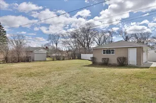 1335 Gentry Rd, Hoffman Estates, IL 60169 - Photo 30