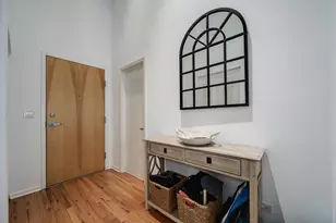 758 N Larrabee St, Chicago, IL 60654 - Photo 2