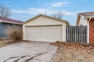 4905 50th St, Moline, IL 61265 - Photo 4