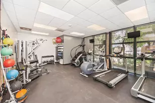 1800 W Roscoe St, Chicago, IL 60657 - Photo 20