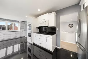 1101 S Lavergne Dr, Mount Prospect, IL 60056 - Photo 6