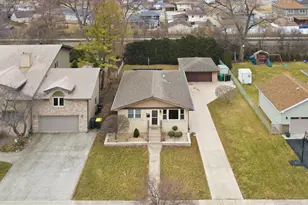 6524 Ridge Dr, Chicago Ridge, IL 60415 - Photo 2