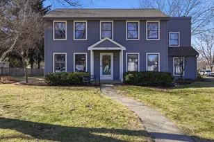 545 Blackhawk Dr, Batavia, IL 60510 - Photo 2