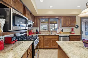 545 Blackhawk Dr, Batavia, IL 60510 - Photo 12