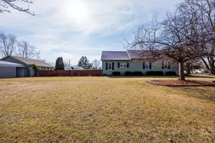 220 N Locust St, Wapella, IL 61777 - Photo 30