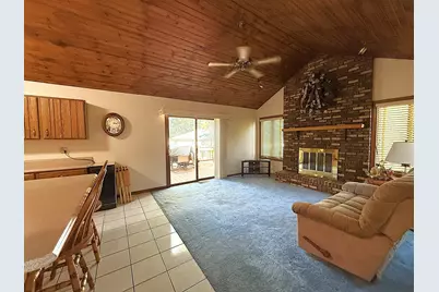 300 Fieldstone Lane, Dixon, IL 61021 - Photo 8