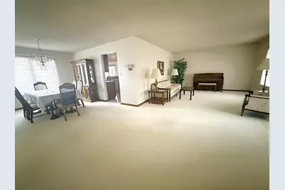 300 Fieldstone Lane, Dixon, IL 61021 - Photo 4