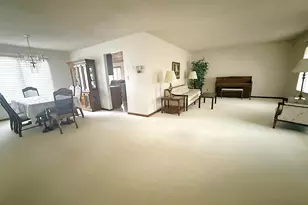 300 Fieldstone Ln, Dixon, IL 61021 - Photo 4