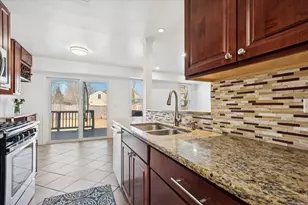 1137 Crimson Ct, Naperville, IL 60564 - Photo 6