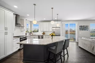 142 Roman Ln, Hawthorn Woods, IL 60047 - Photo 2