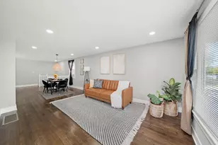 819 E 98th Pl, Chicago, IL 60628 - Photo 6