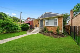 819 E 98th Pl, Chicago, IL 60628 - Photo 2