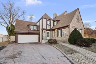 215 W Prospect St, Kewanee, IL 61443 - Photo 2