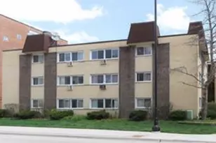 677 S River Rd, Des Plaines, IL 60016 - Photo 1