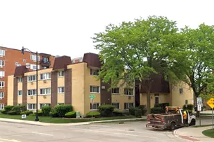 677 S River Rd, Des Plaines, IL 60016 - Photo 1