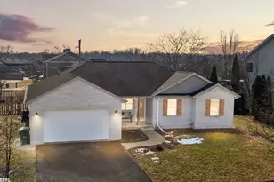 1102 Oxford Cir, Sycamore, IL 60178 - Photo 2