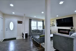 492 Bernice Ct, Wheeling, IL 60090 - Photo 10