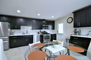 492 Bernice Ct, Wheeling, IL 60090 - Photo 4