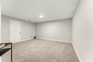 102 Fox Run Dr, Mahomet, IL 61853 - Photo 34