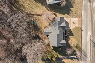 102 Fox Run Dr, Mahomet, IL 61853 - Photo 2