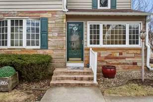 302 Shimp St, Milmine, IL 61855 - Photo 4