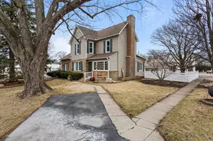 302 Shimp St, Milmine, IL 61855 - Photo 2