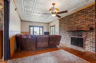 302 Shimp St, Milmine, IL 61855 - Photo 6